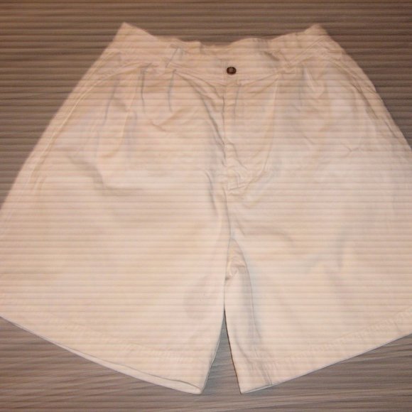 Cotton Ginny Ladies White Shorts Size 11 $5.00 AS AN ADD ON - Picture 1 of 2